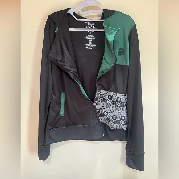 (NWT) HARRY POTTER Universal Studios Slytherin Track Jacket Size L - Picture 2 of 4